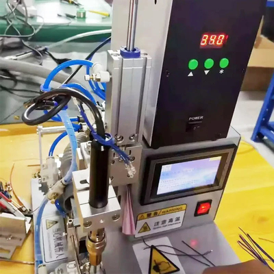 Machine à souder des connecteurs USB 4.0 à câble multicore automatique
