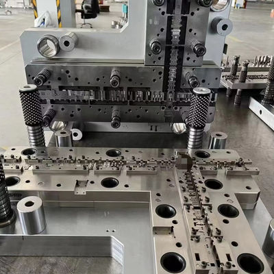 Moule de sertissage de bornes métalliques avec poinçonnage SPM 200 et économie de matériau de 10 % pour presse à grande vitesse