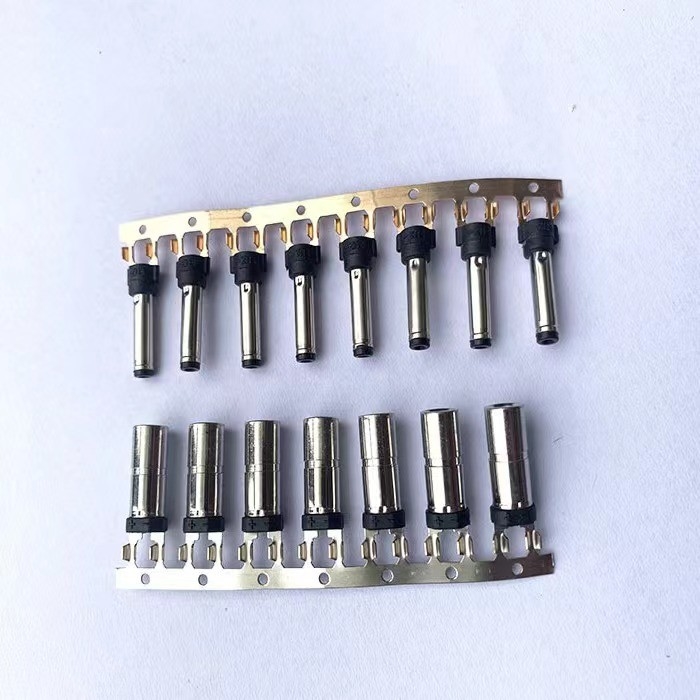 Connecteur CC 3.5 - 3.8 Fork de réglage 3.5 - 1.35 DC Plug sans rainure