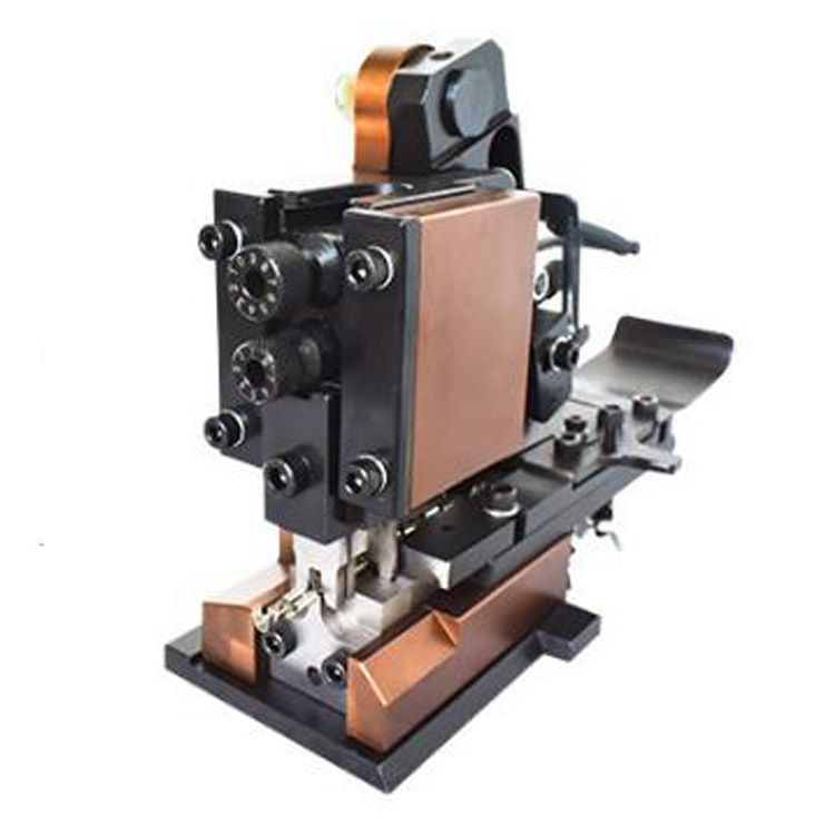 Fabrication de haute précision Bague personnalisée Ronde Cosse Drapeau Broche Cuivre Isolée Terminal Applicateur Sertissage Terminales Moules